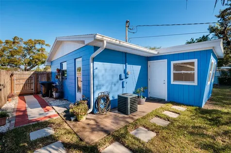 704 72nd Avenue N St Petersburg FL 33702