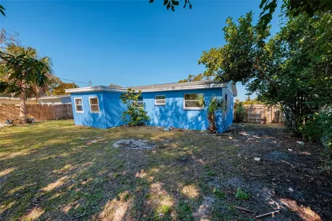 704 72nd Avenue N St Petersburg FL 33702