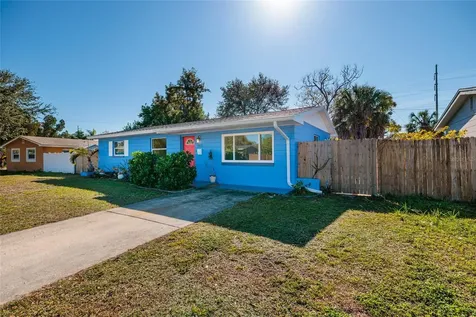 704 72nd Avenue N St Petersburg FL 33702