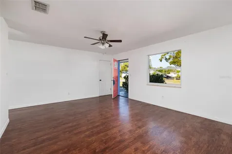 704 72nd Avenue N St Petersburg FL 33702