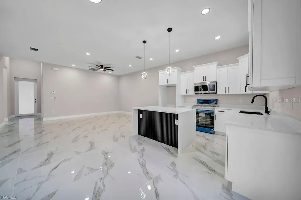 4648/4650 Leonard Boulevard S Lehigh Acres FL 33973