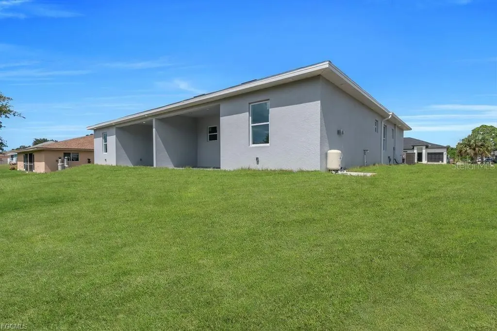 4648/4650 Leonard Boulevard S Lehigh Acres FL 33973