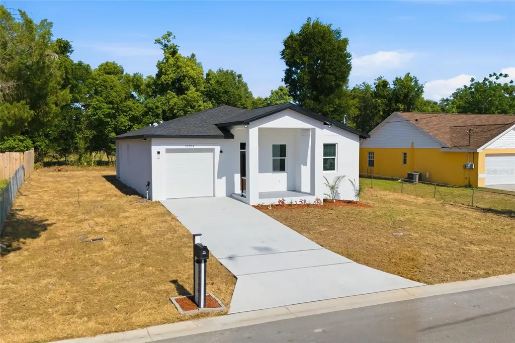 15304 16th Street Dade City FL 33523