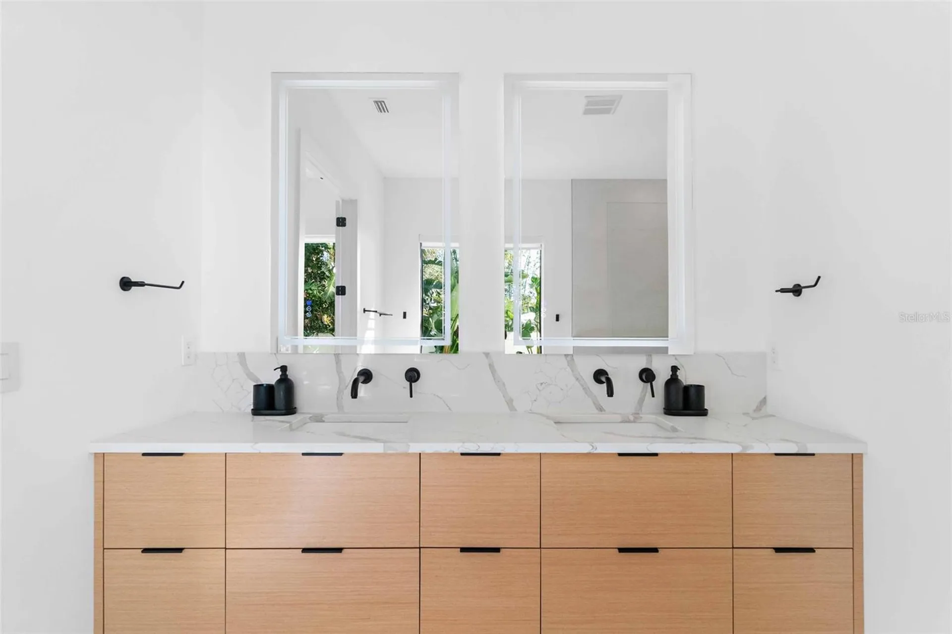 2177 Sunnyside Place Sarasota FL 34239