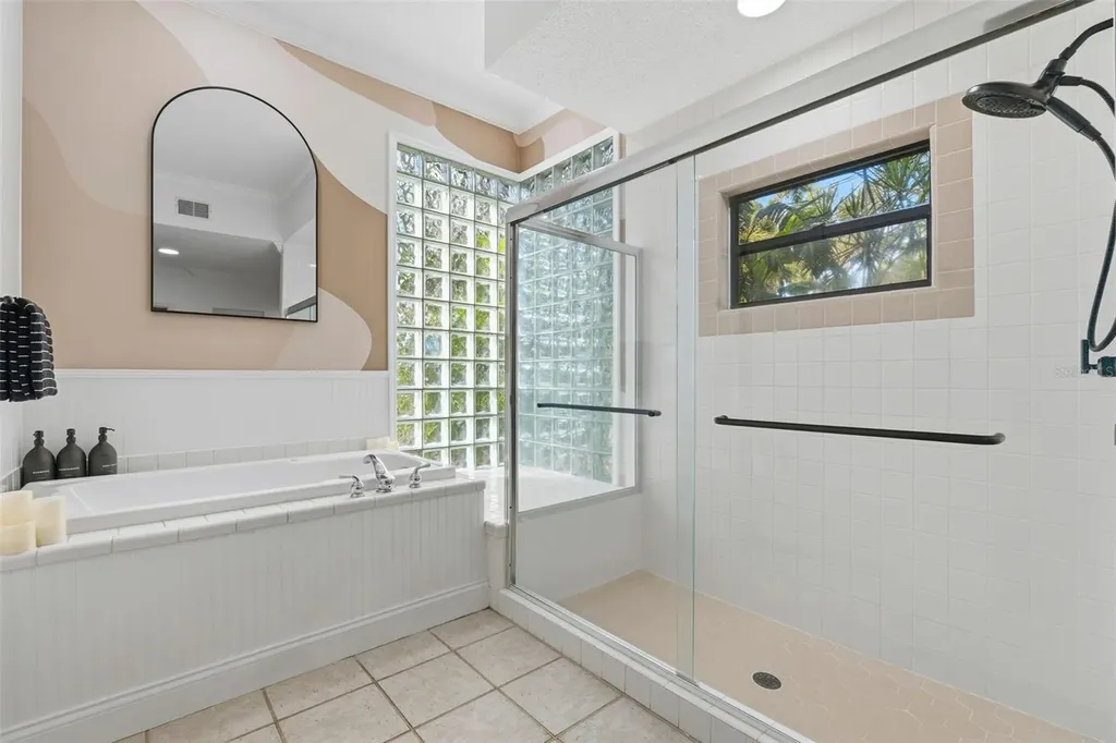 6349 Ravenwood Way Sarasota FL 34243