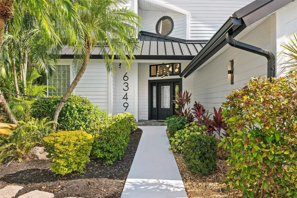 6349 Ravenwood Way Sarasota FL 34243