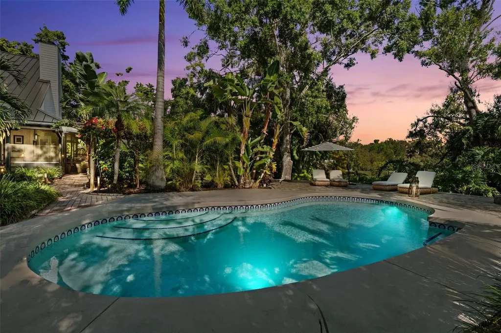 6349 Ravenwood Way Sarasota FL 34243