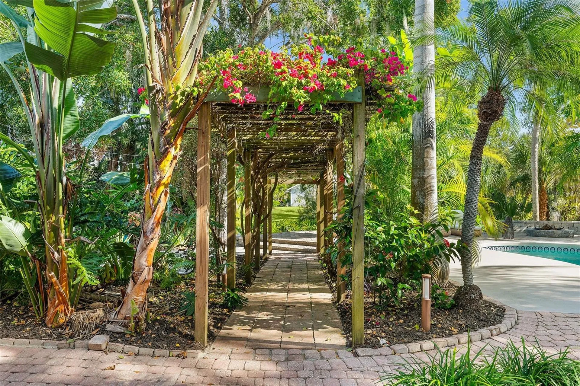 6349 Ravenwood Way Sarasota FL 34243