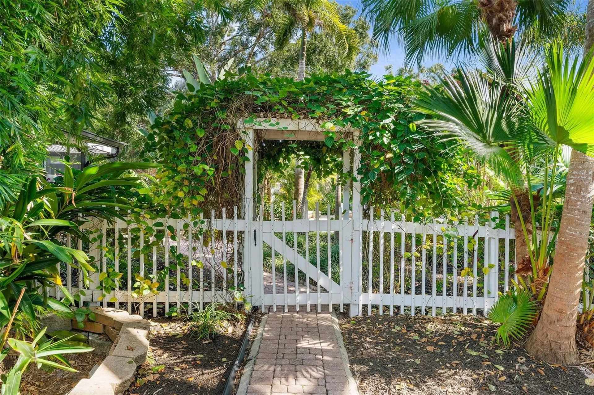 6349 Ravenwood Way Sarasota FL 34243