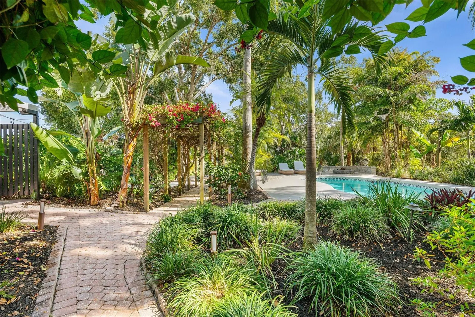 6349 Ravenwood Way Sarasota FL 34243