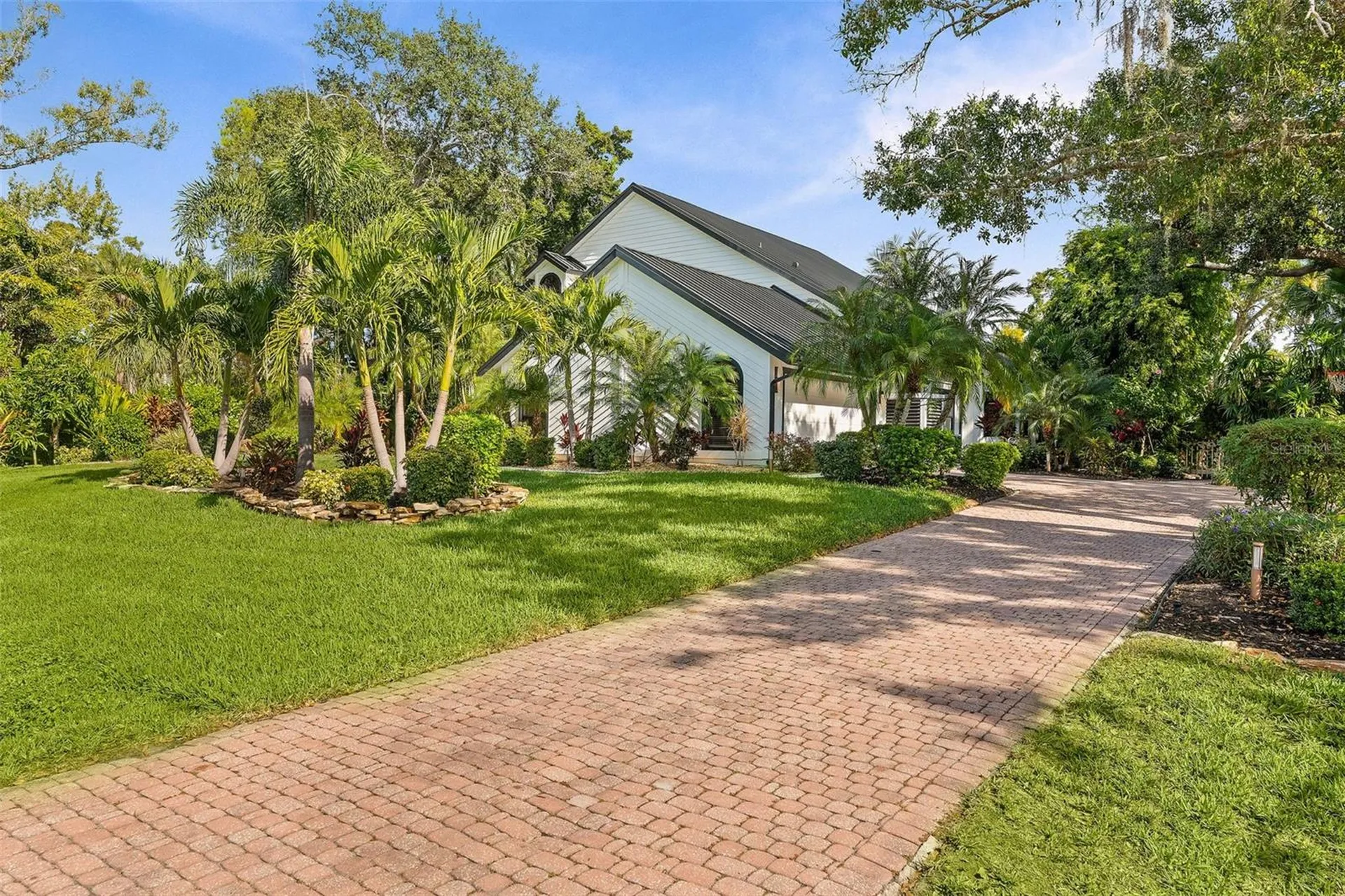 6349 Ravenwood Way Sarasota FL 34243