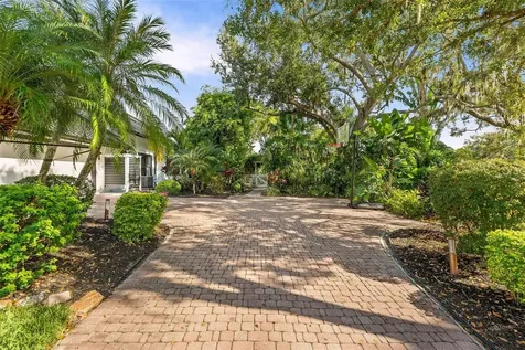 6349 Ravenwood Way Sarasota FL 34243