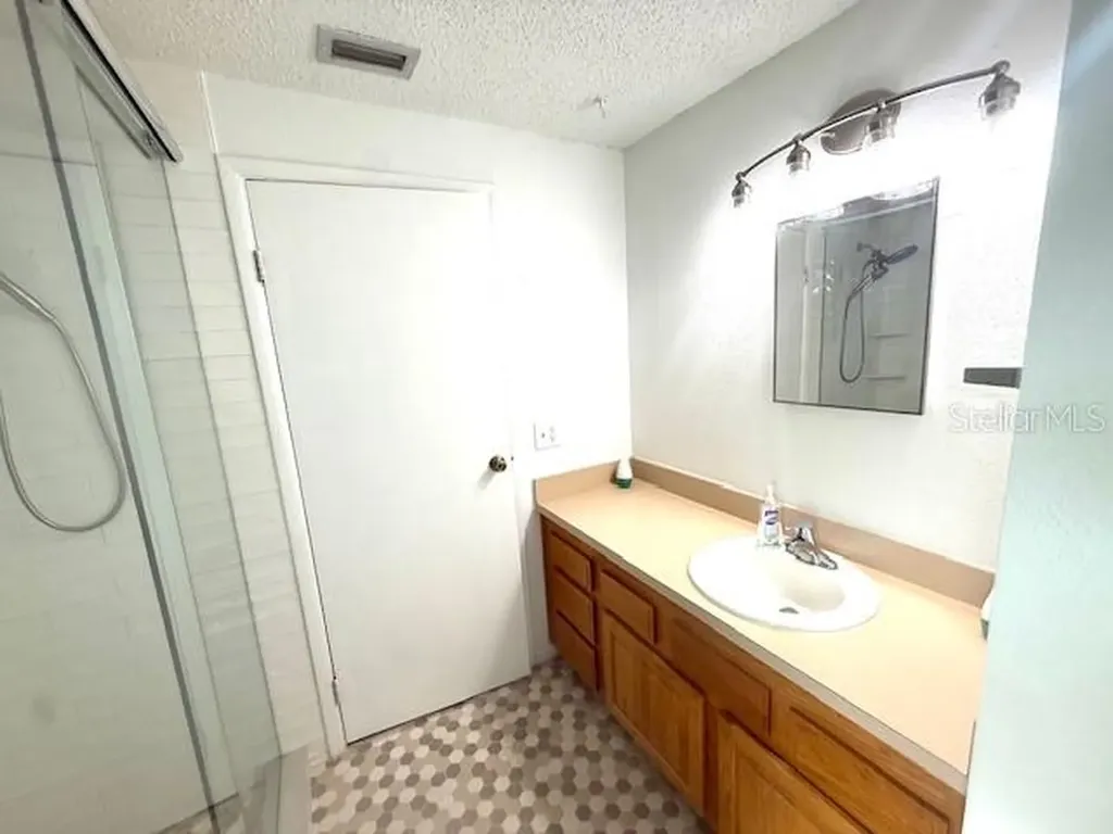 440 Lakeview Drive Oldsmar FL 34677