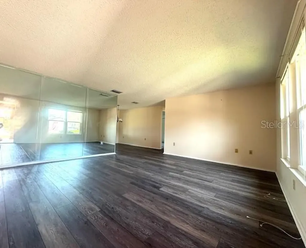 440 Lakeview Drive Oldsmar FL 34677