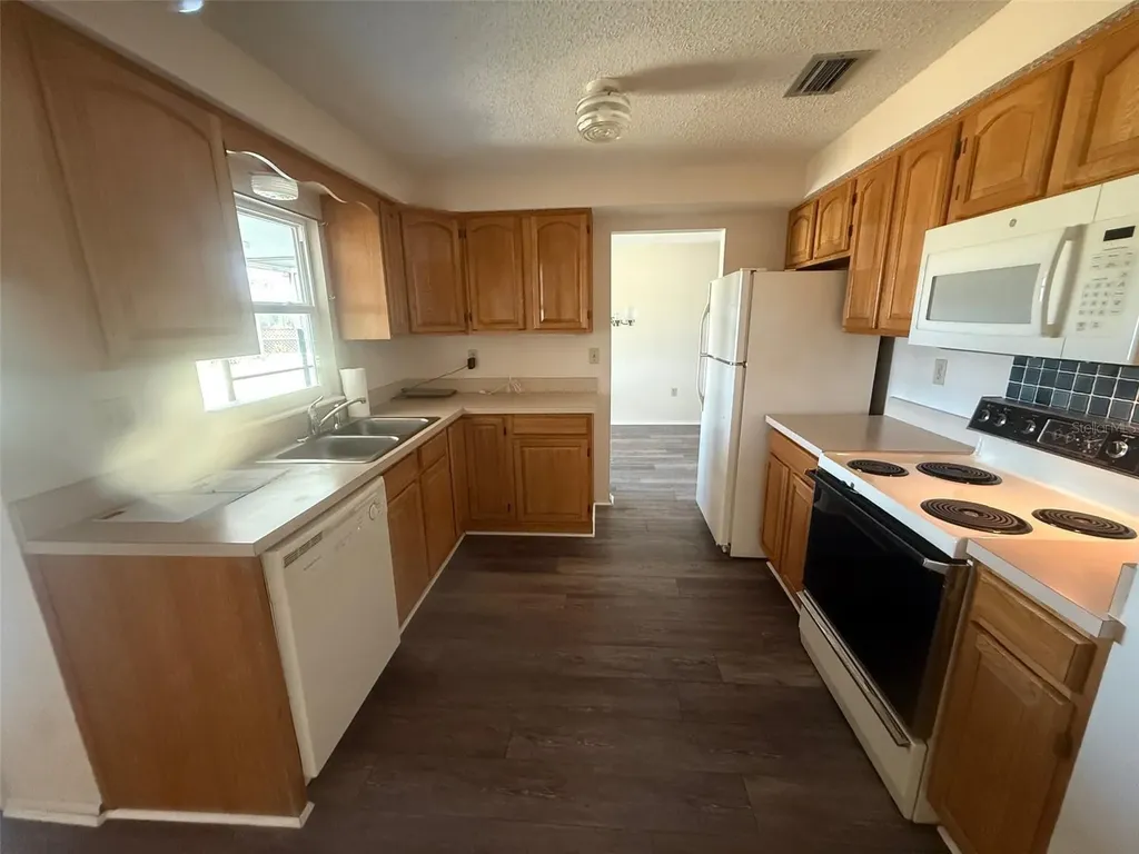 440 Lakeview Drive Oldsmar FL 34677