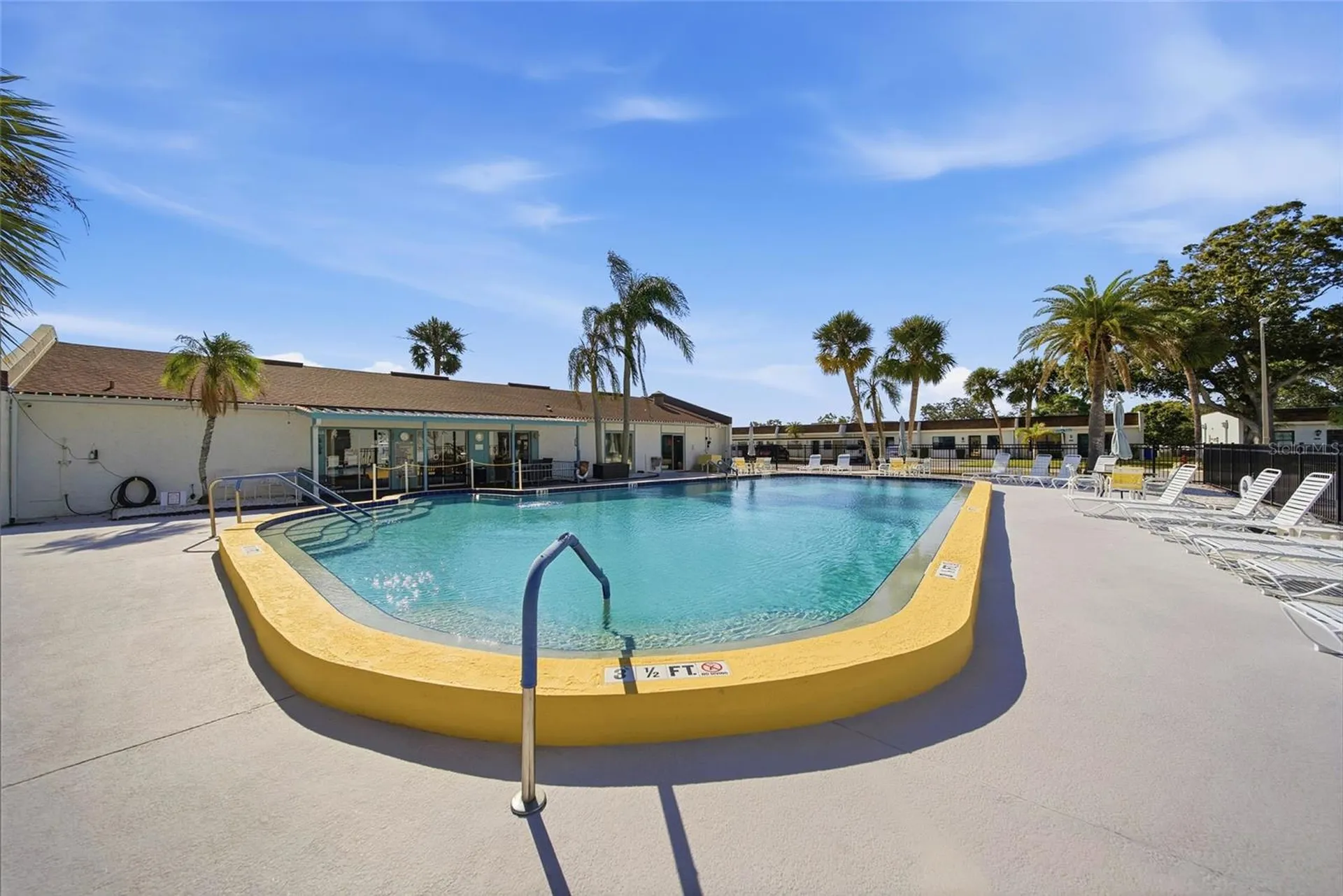 13717 Mission Oaks Boulevard Seminole FL 33776