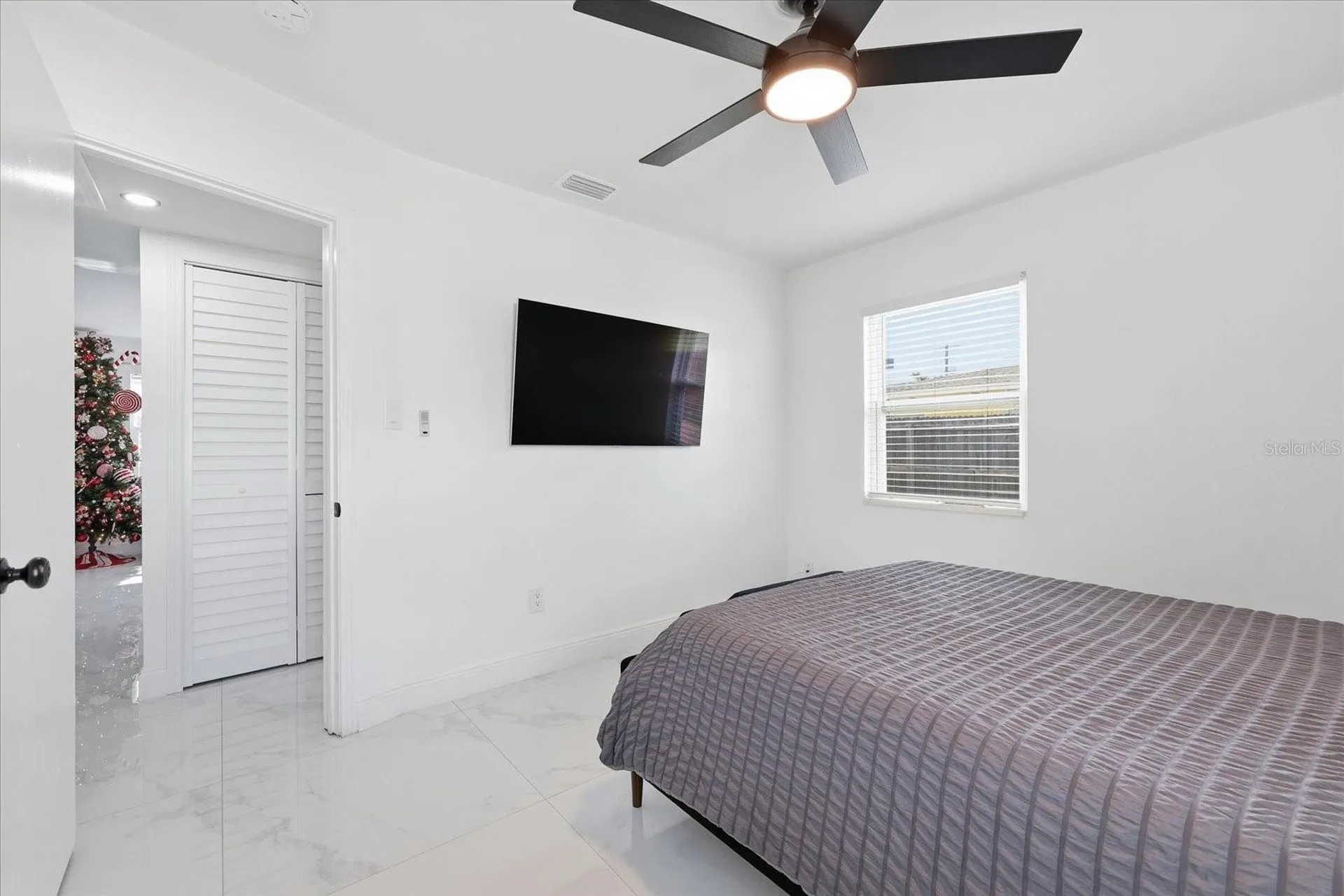 2521 W Minnehaha Street Tampa FL 33614