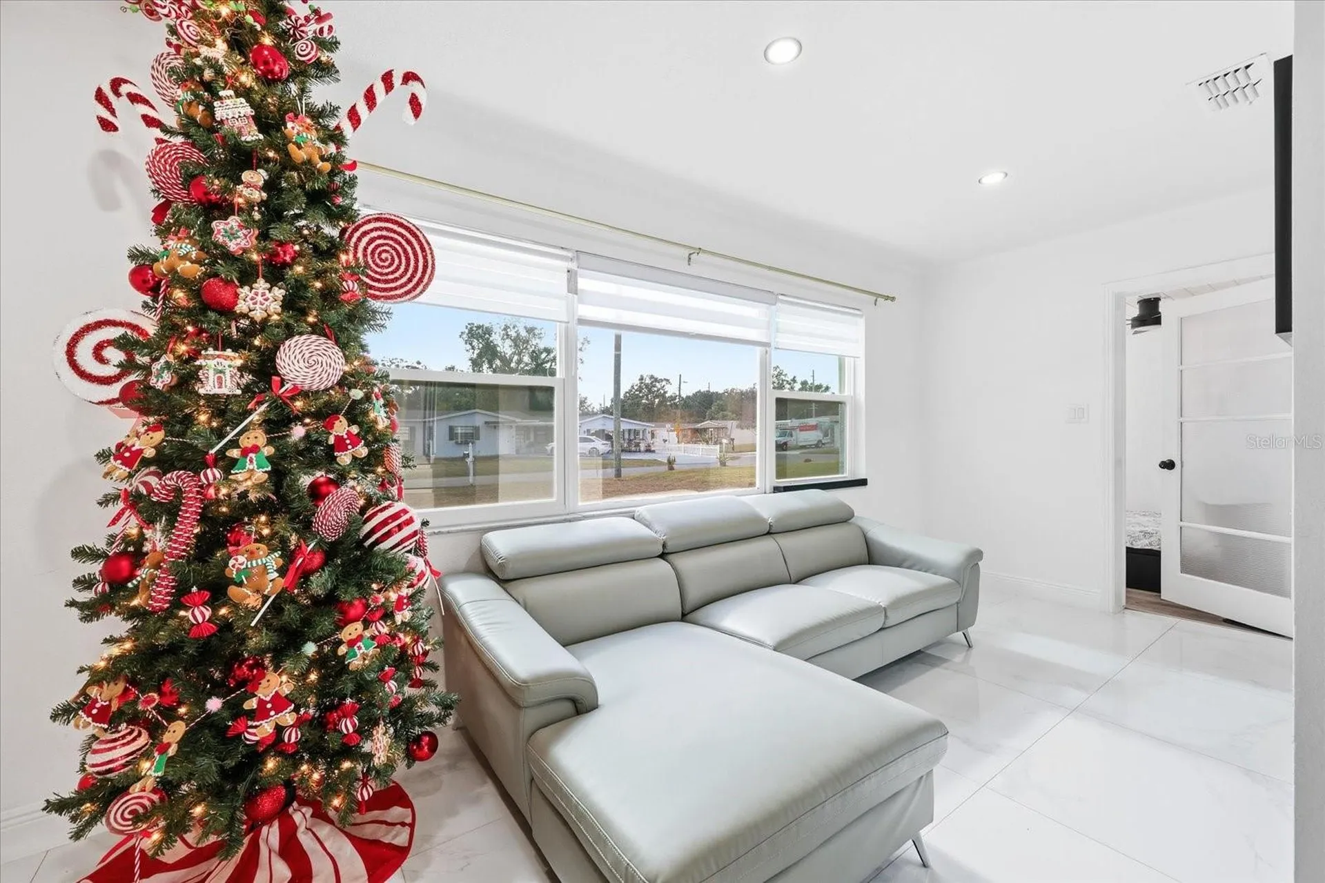 2521 W Minnehaha Street Tampa FL 33614