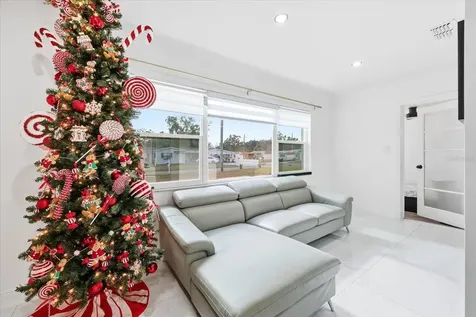 2521 W Minnehaha Street Tampa FL 33614