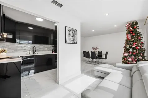 2521 W Minnehaha Street Tampa FL 33614