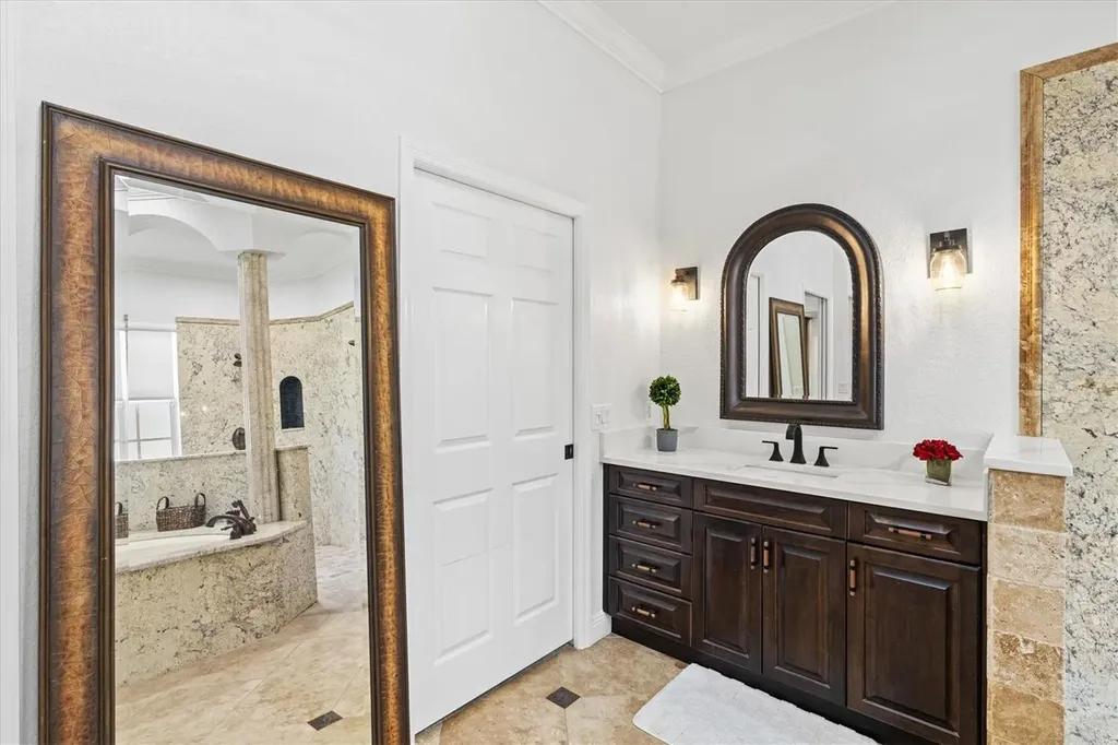 1482 Kingsdown Drive Sarasota FL 34240