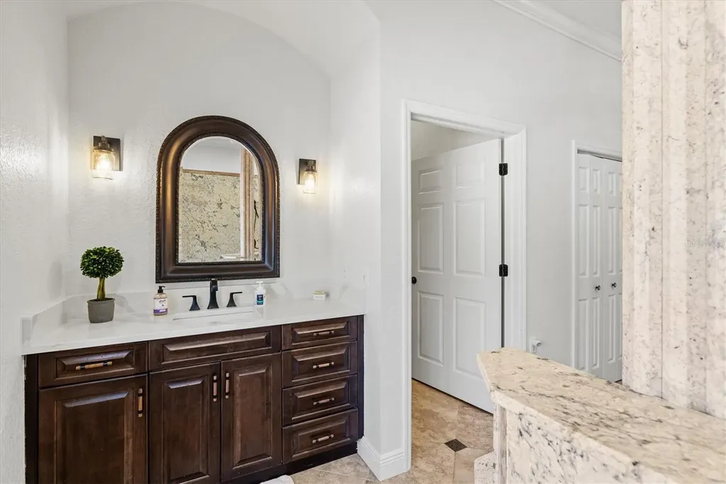 1482 Kingsdown Drive Sarasota FL 34240