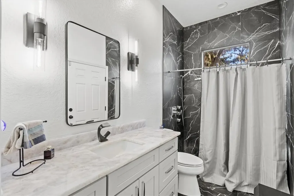 1482 Kingsdown Drive Sarasota FL 34240