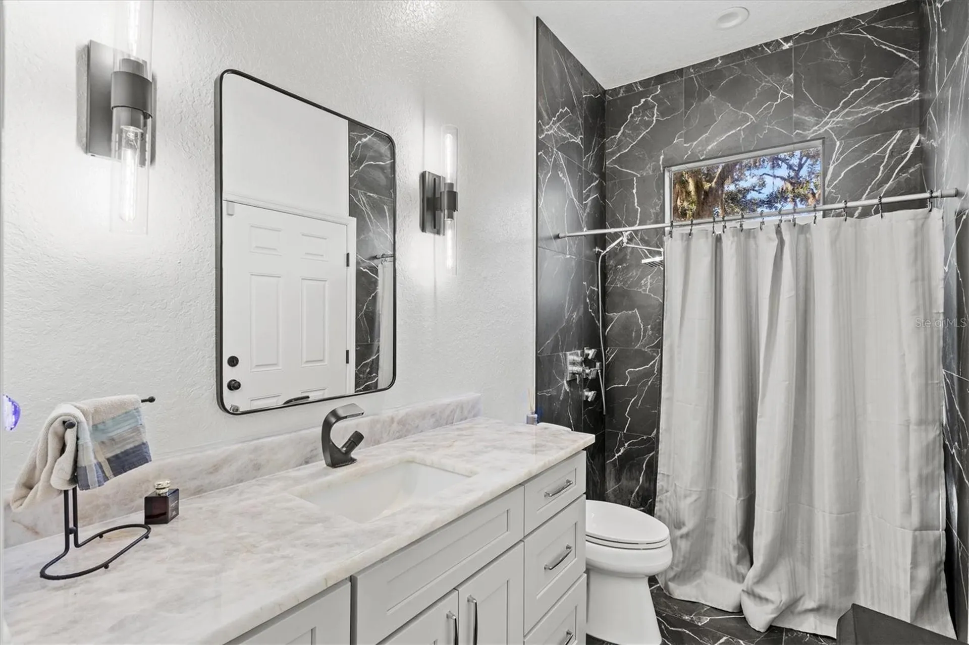 1482 Kingsdown Drive Sarasota FL 34240