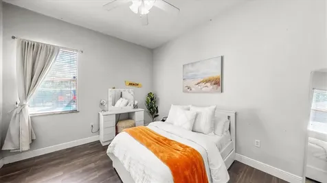 1482 Kingsdown Drive Sarasota FL 34240