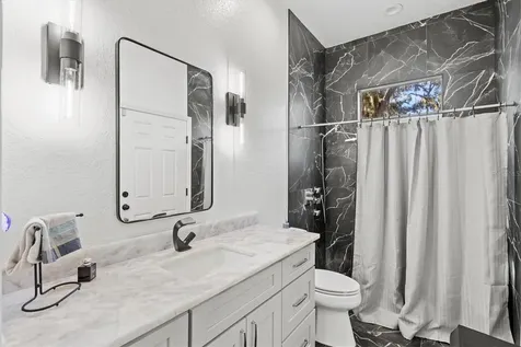1482 Kingsdown Drive Sarasota FL 34240