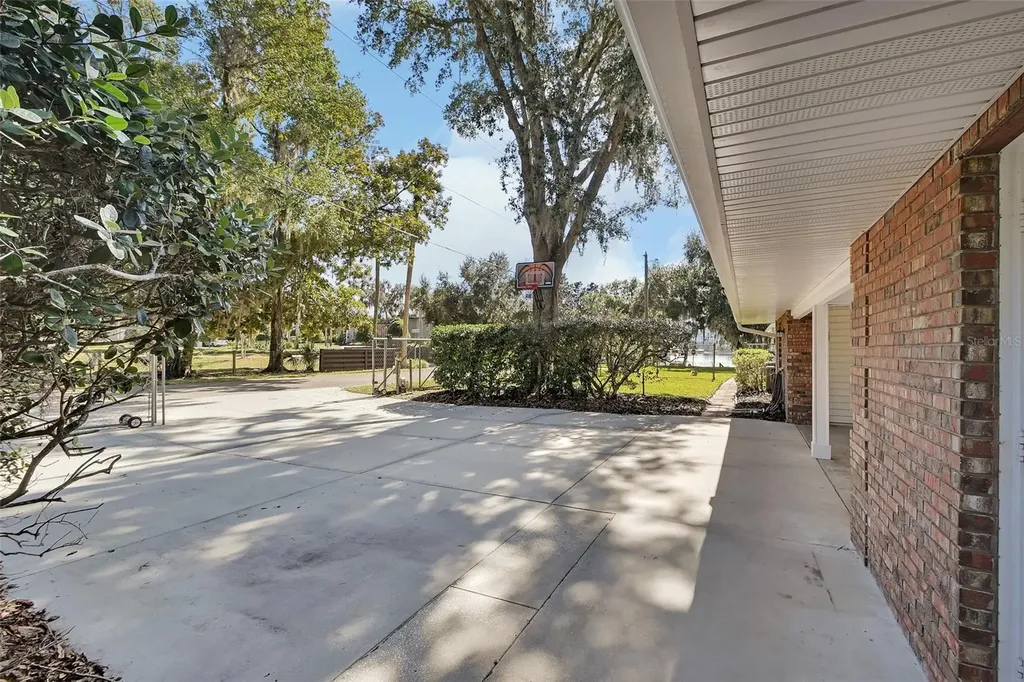 150 Lake Winnemissett Drive Deland FL 32724