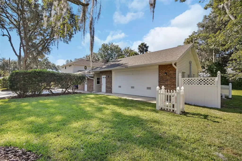 150 Lake Winnemissett Drive Deland FL 32724