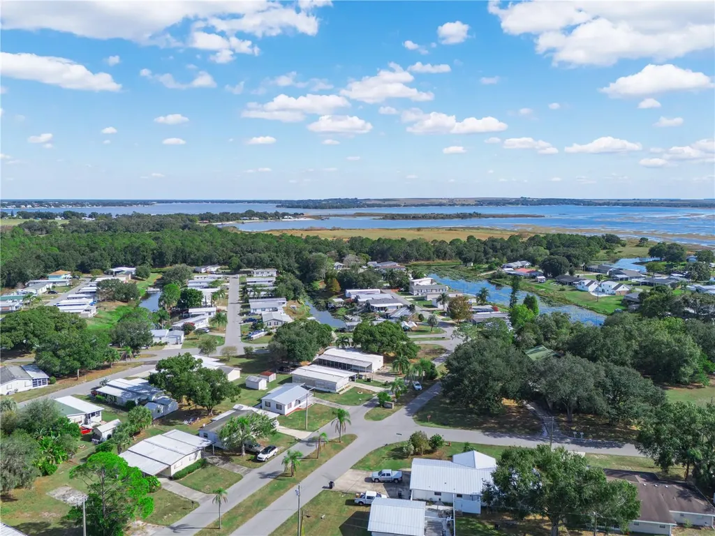 319 1st Avenue N Lake Wales FL 33859