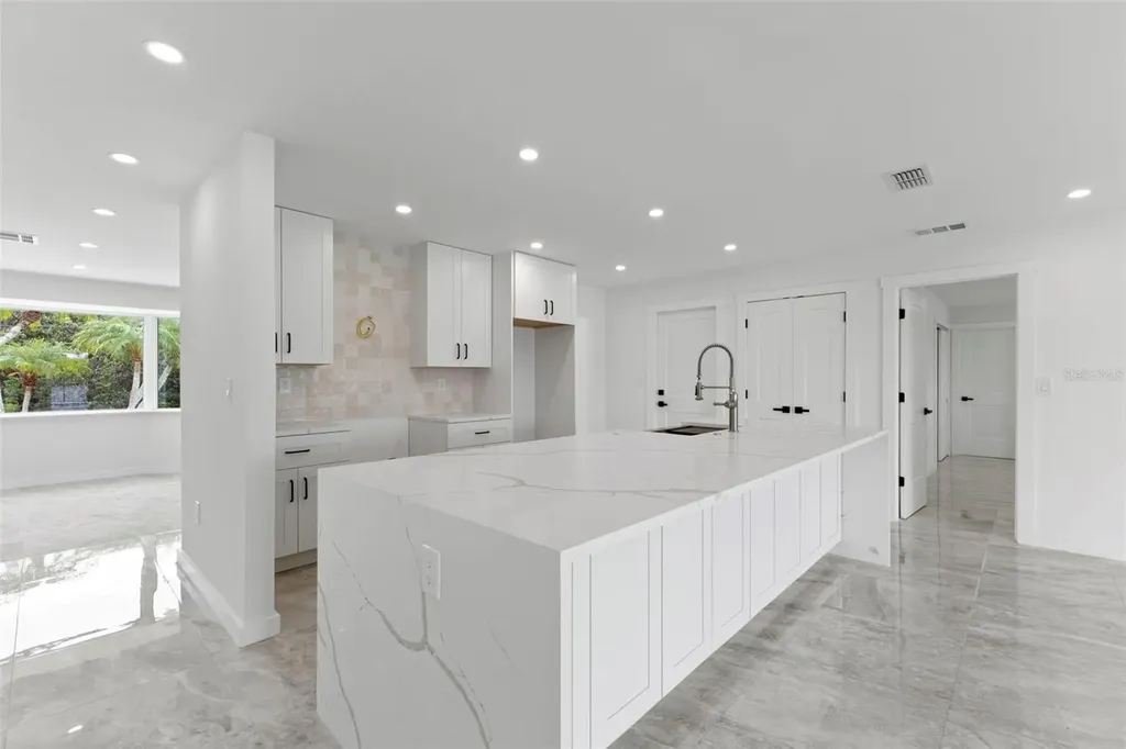 910 Bayshore Drive Terra Ceia FL 34250