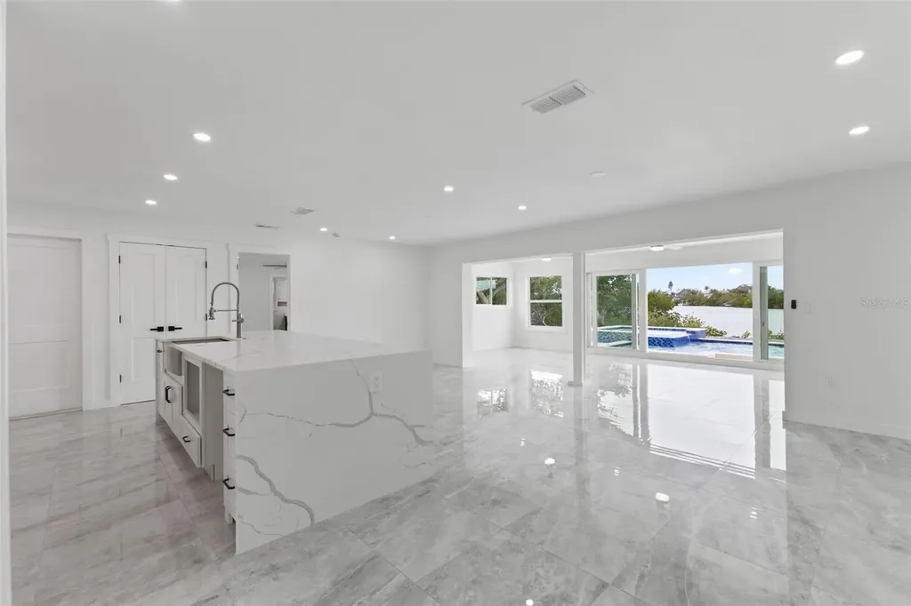 910 Bayshore Drive Terra Ceia FL 34250