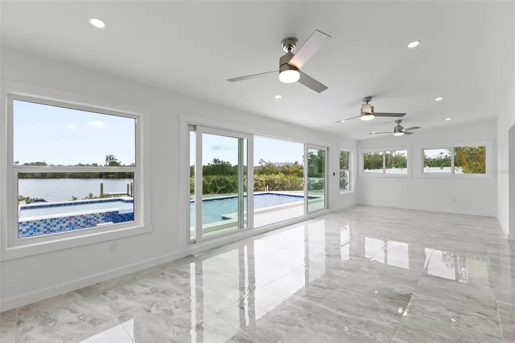 910 Bayshore Drive Terra Ceia FL 34250