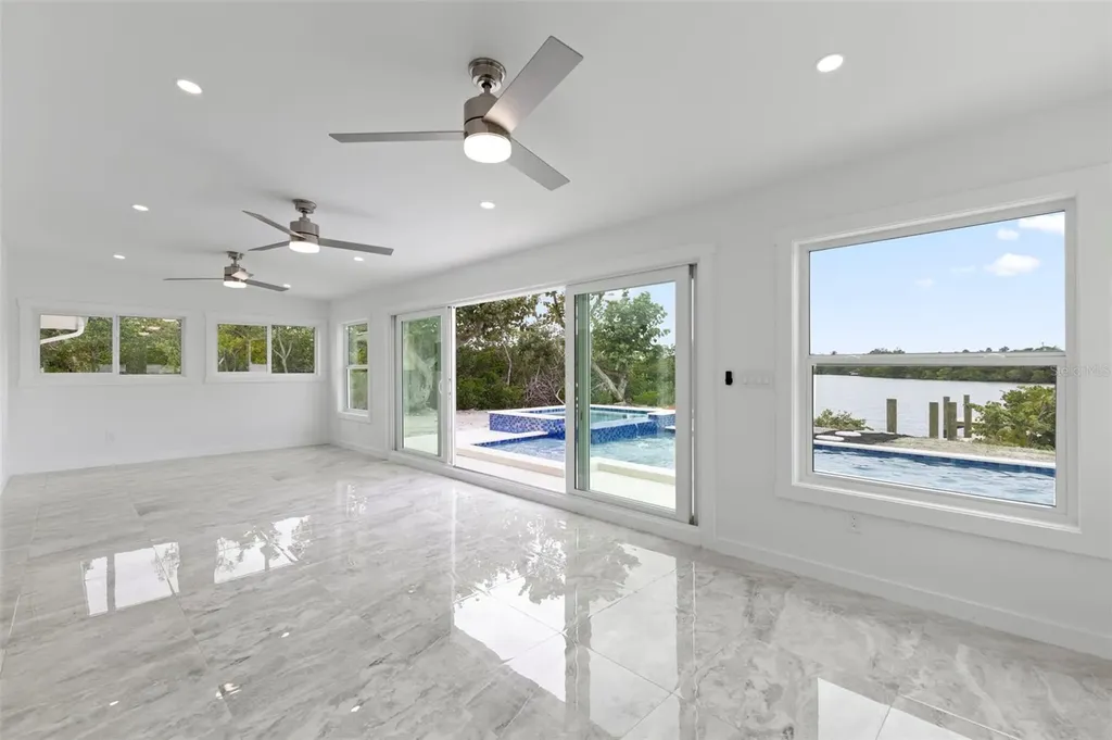 910 Bayshore Drive Terra Ceia FL 34250