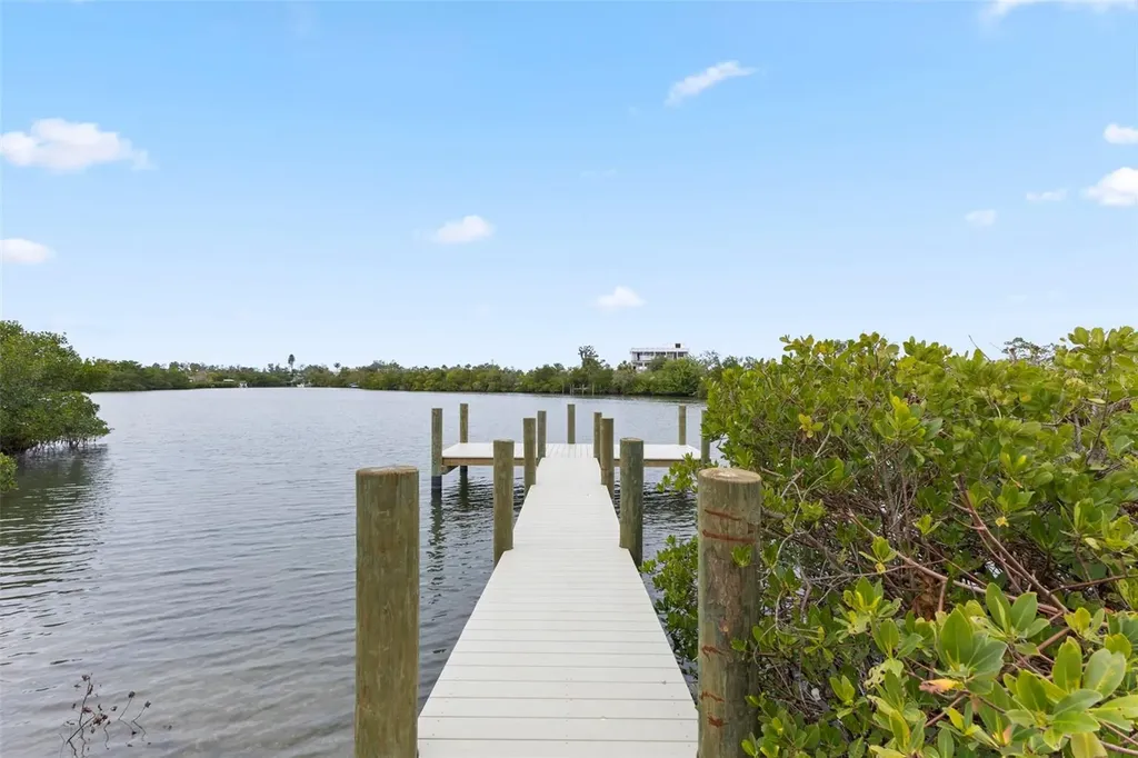910 Bayshore Drive Terra Ceia FL 34250