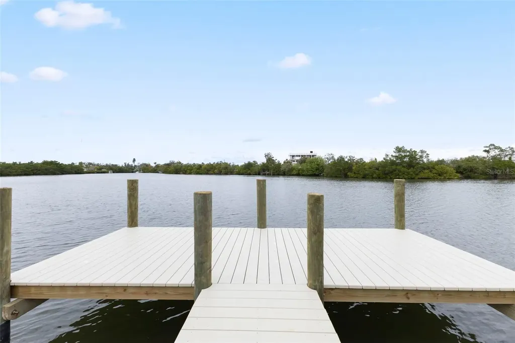 910 Bayshore Drive Terra Ceia FL 34250