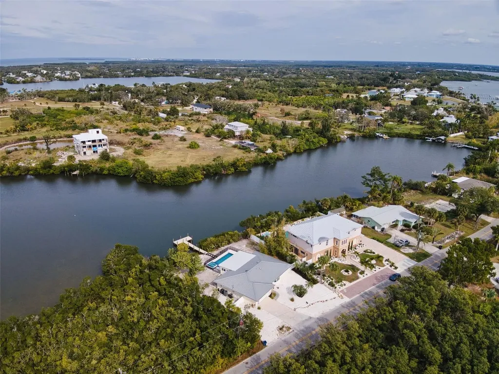 910 Bayshore Drive Terra Ceia FL 34250