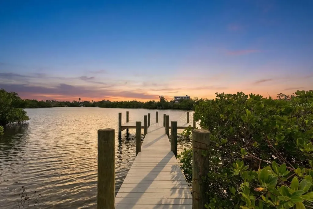 910 Bayshore Drive Terra Ceia FL 34250