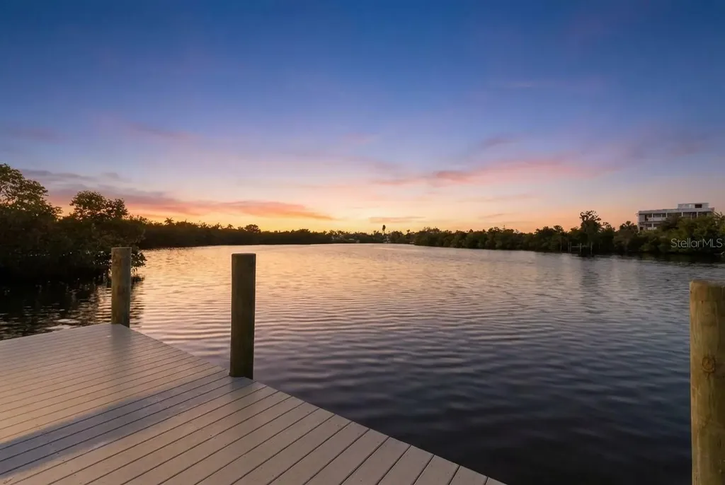 910 Bayshore Drive Terra Ceia FL 34250