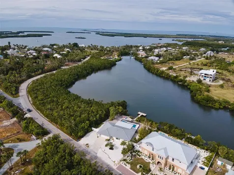 910 Bayshore Drive Terra Ceia FL 34250