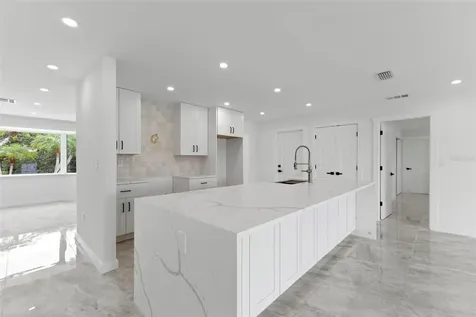 910 Bayshore Drive Terra Ceia FL 34250