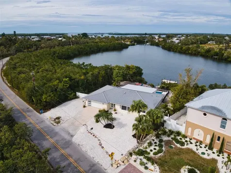 910 Bayshore Drive Terra Ceia FL 34250