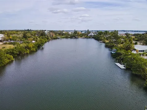 910 Bayshore Drive Terra Ceia FL 34250