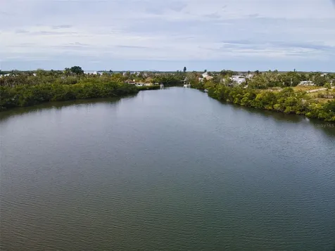 910 Bayshore Drive Terra Ceia FL 34250