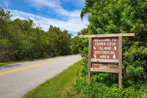 910 Bayshore Drive Terra Ceia FL 34250