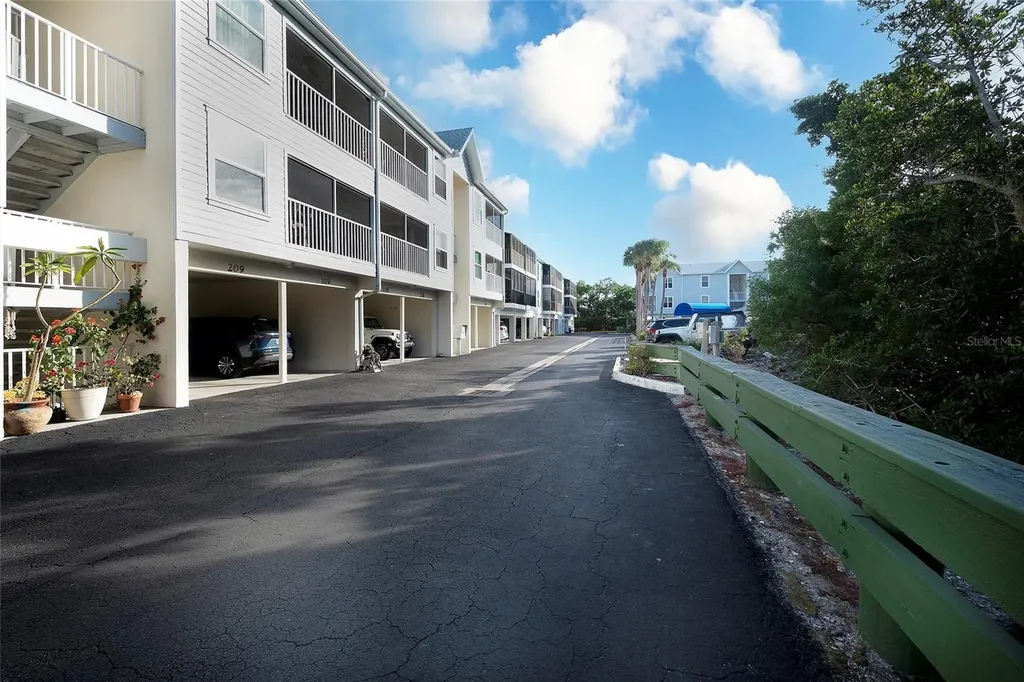 3601 E Bay Drive Holmes Beach FL 34217