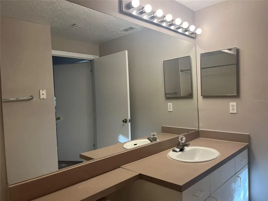 5572 Metrowest Boulevard Orlando FL 32811